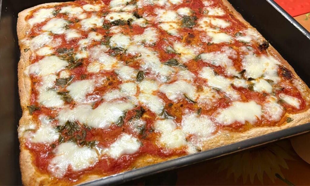Pizza con lievito madre, la mia ricetta per un impasto soffice e digeribile 3 Pizza con lievito madre